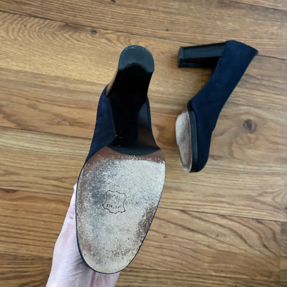 Stuart Weitzman Dark Blue Suede Pumps, size 8.5 - Picture 7 of 7